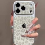 قاب موبایل آیفون اتوفوکوس پلنگی طوسی